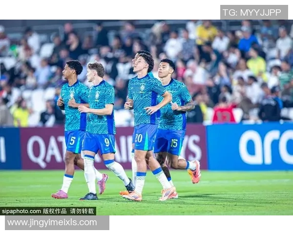 足球球星激情加油瞬间展现无畏风采激励全场观众